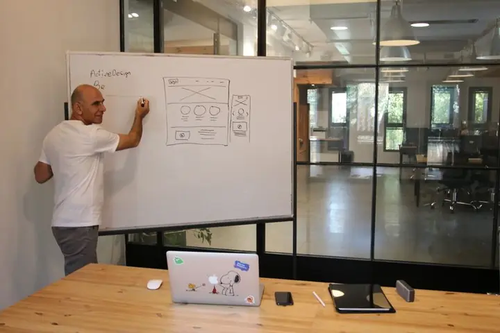 Mesprosoft project lead presenting an SAP delivery plan